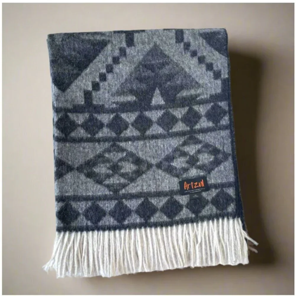 ARTZNL 100% Baby Alpaca Throw Blanket Black Diamond Large Luxury Soft All Season